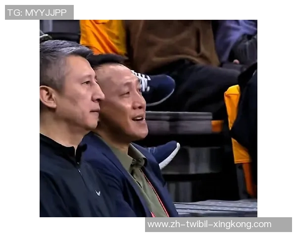 探听敌情！杜锋现场观战四川和浙江竞赛 一旁还有郭士强